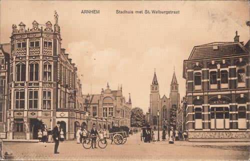 Arnhem, Stadhuis met St.Walburgstraat